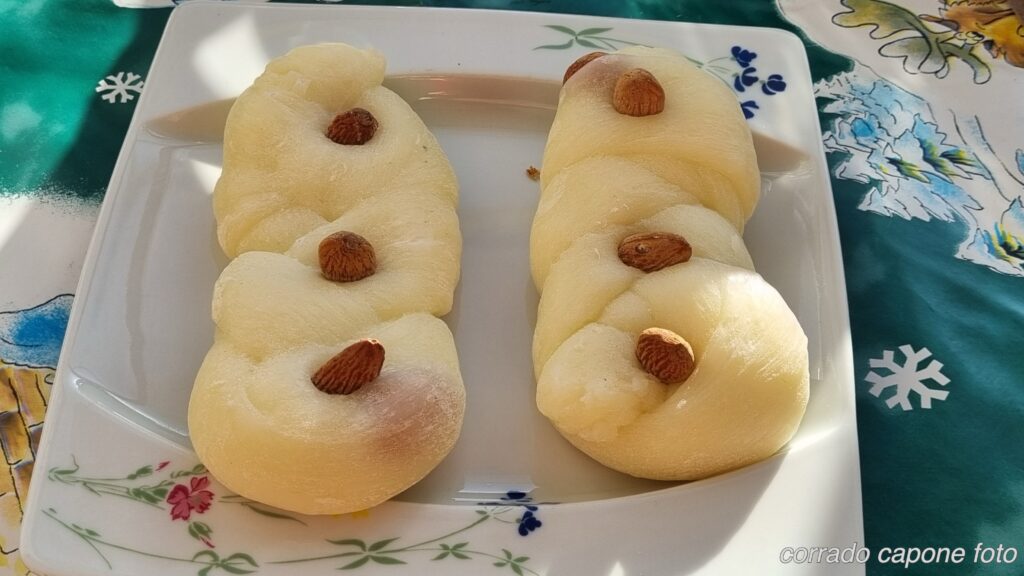 treccine_formaggio_mandorle